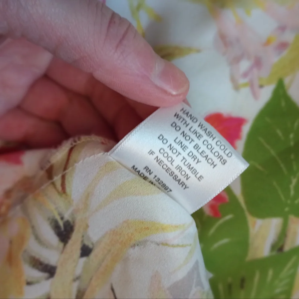 Rose Olive Tropical Floral Sleeveless Blouse Top 1X Green Flowy Office Summer - Picture 7 of 9